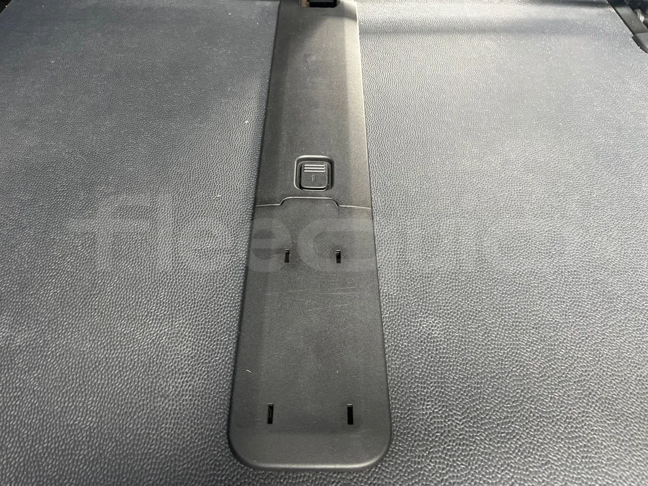 Mercedes-Benz Sprinter 906AC35 - EUR6 - 105kW - 5.932m - footrest detail photo