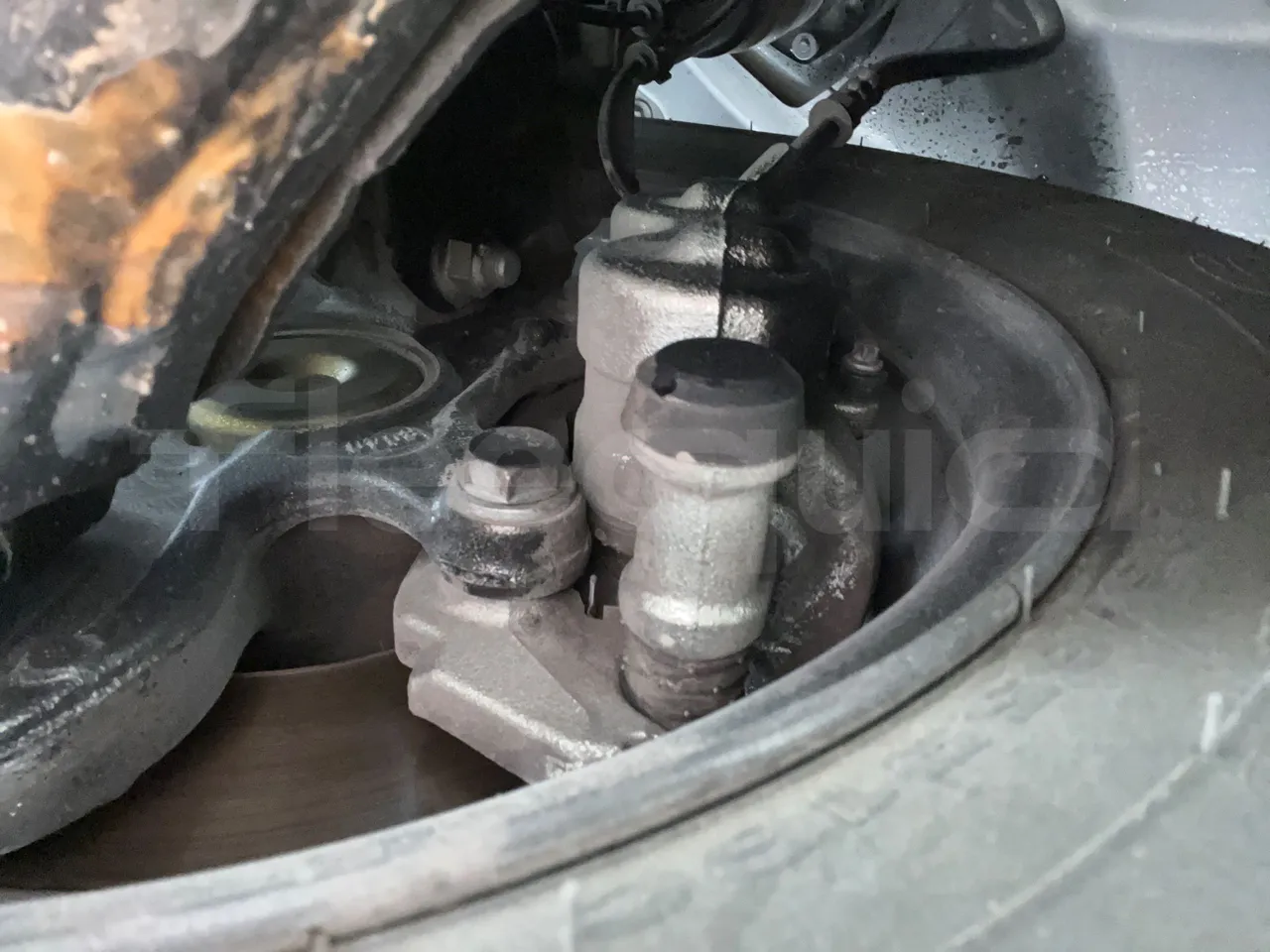 Mercedes-Benz Sprinter 906AC35 - EUR6 - 105kW - 5.932m - front brake calipers left