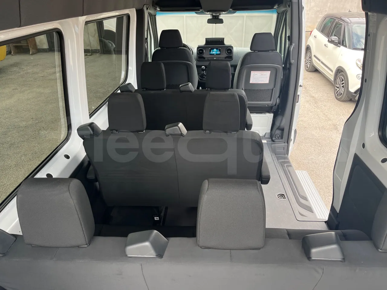 Mercedes-Benz Sprinter 906AC35 - EUR6 - 105kW - 5.932m - forward view middle aisle