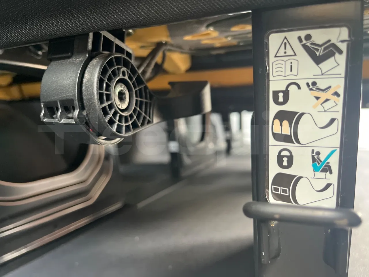 Mercedes-Benz Sprinter 906AC35 - EUR6 - 105kW - 5.932m - power outlets detail