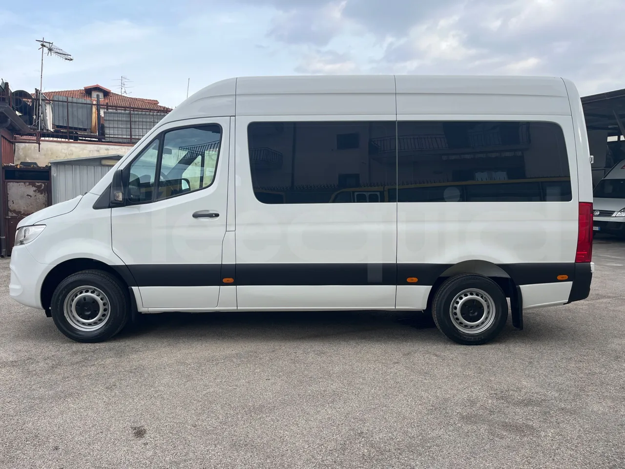 Mercedes-Benz Sprinter 906AC35 - EUR6 - 105kW - 5.932m - left side photo