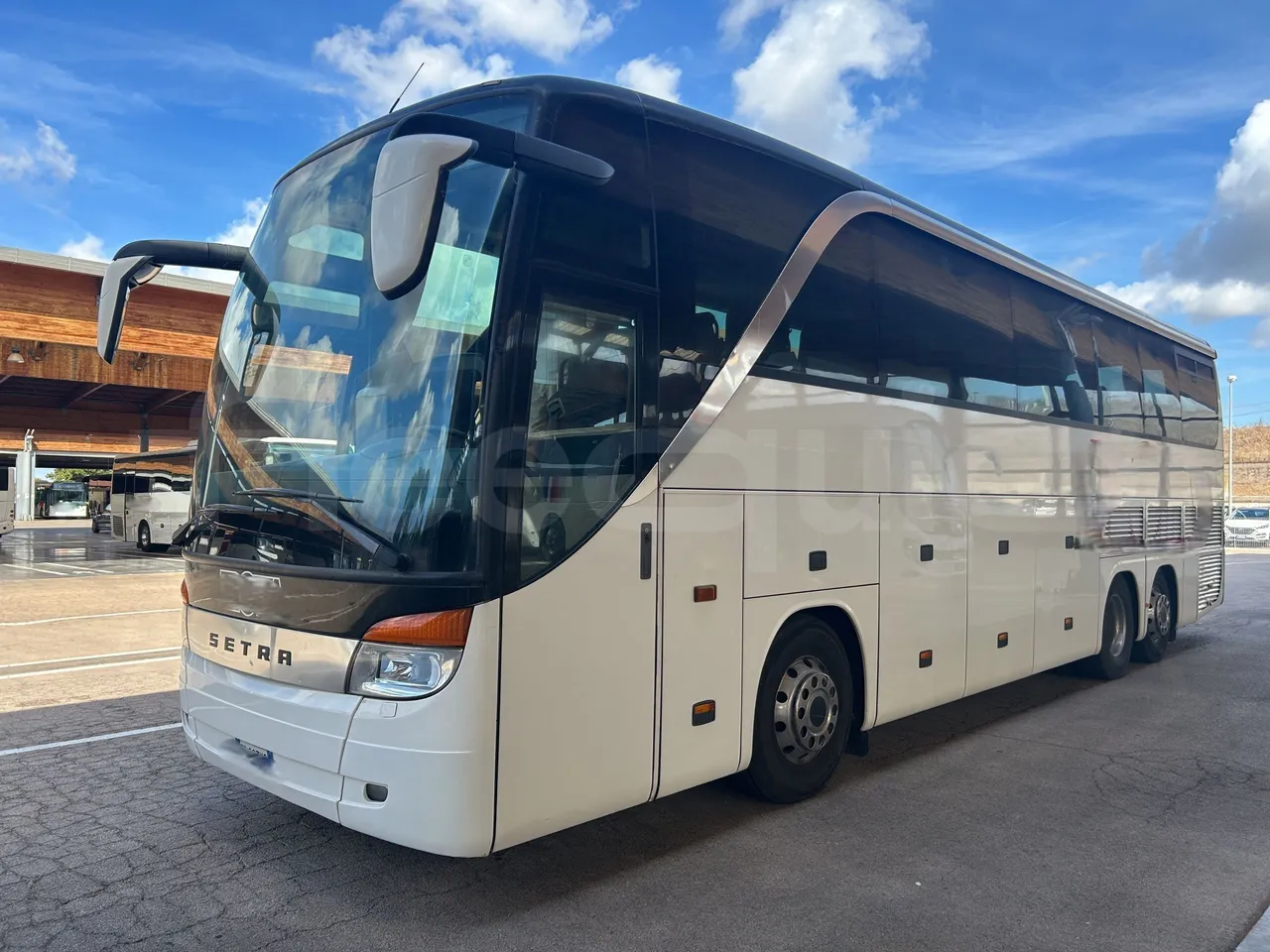 Setra S415 - 3/4 Front Left Side