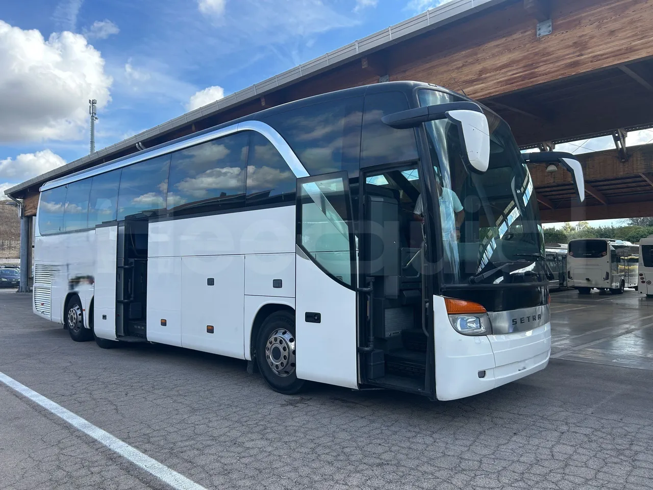 Setra S415 - 3/4 Front Right Side Doors Open