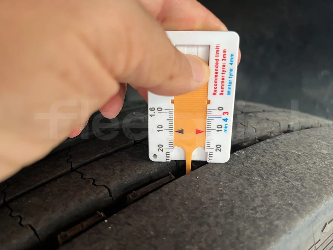 Setra S415 - First Axle Left Side: Tyre Thickness