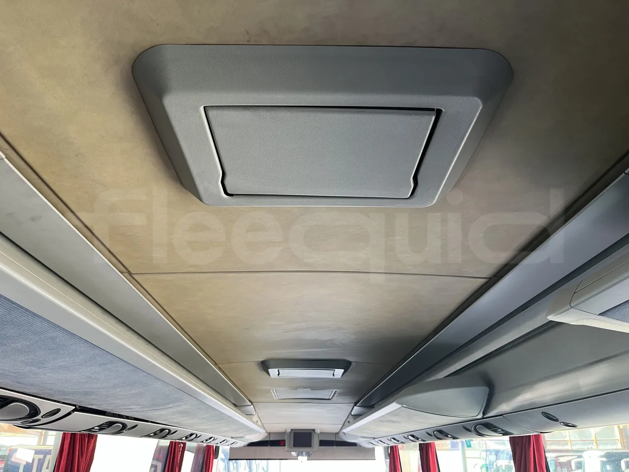 Setra S415 - Monitor