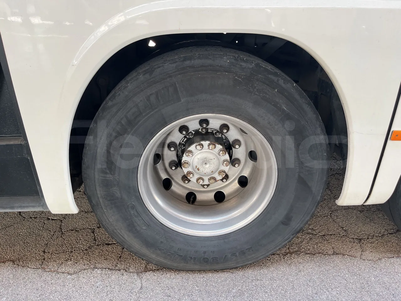 Setra S415 - Second Axle Left Side: Complete Wheel