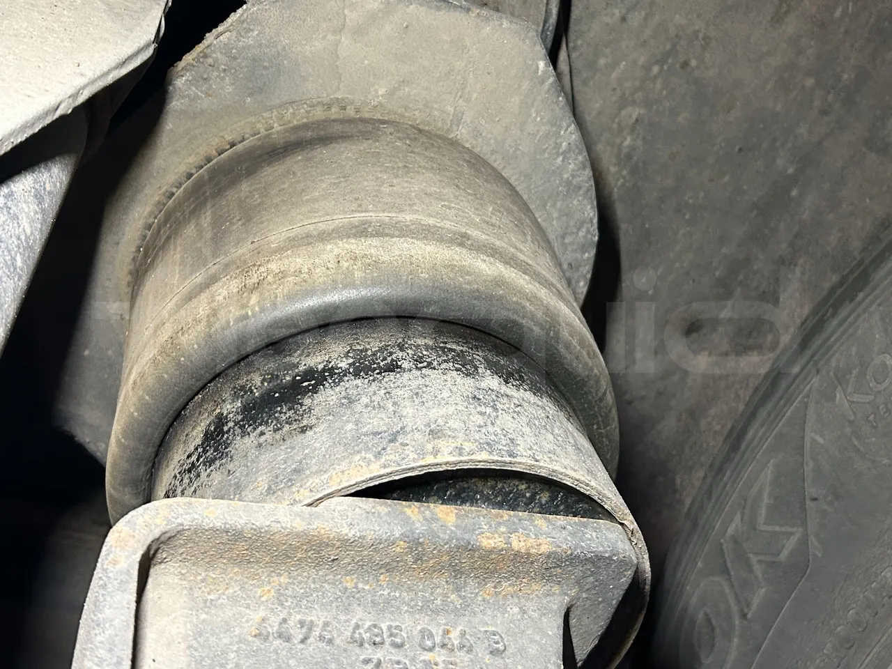 Setra S415 - Third Axle First Air Springs Left Side