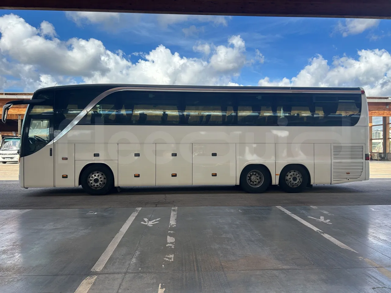 Setra S415 - Left Side