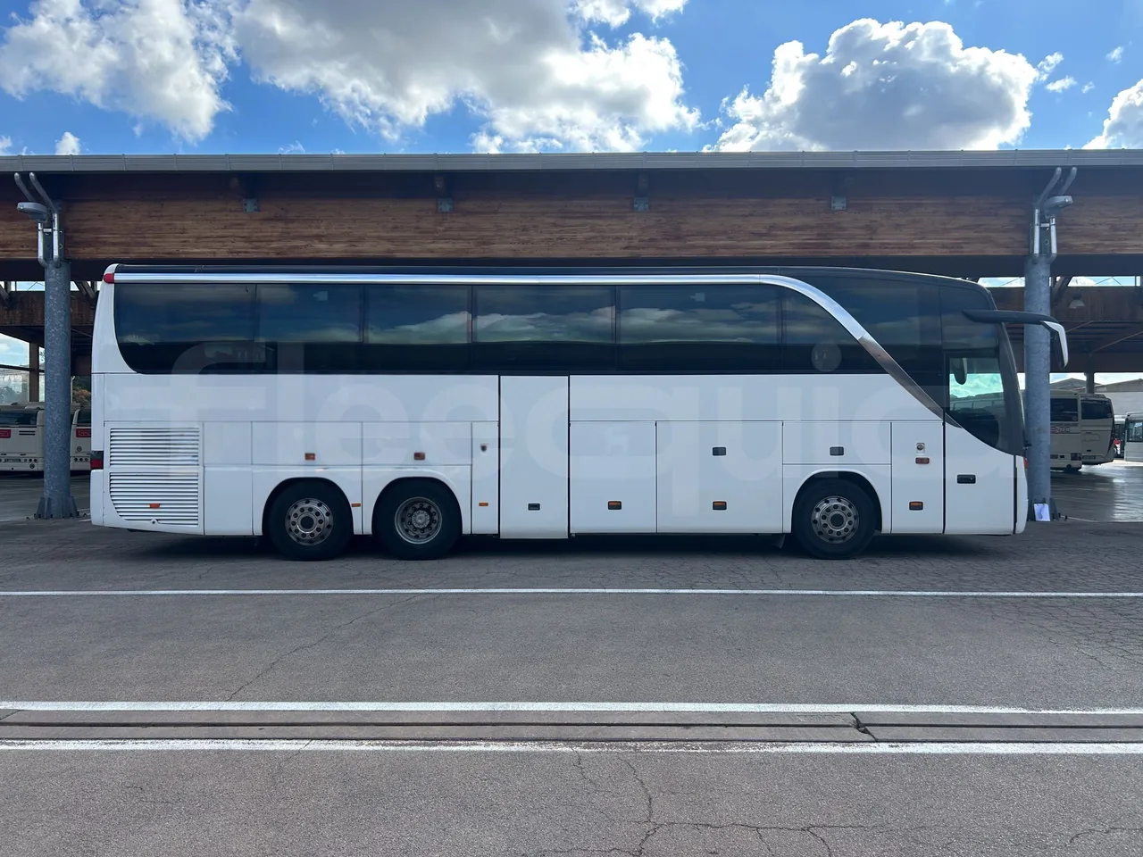 Setra S415 - Right Side