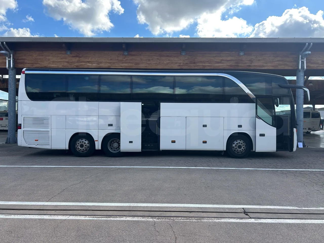 Setra S415 - Right Side Doors Open