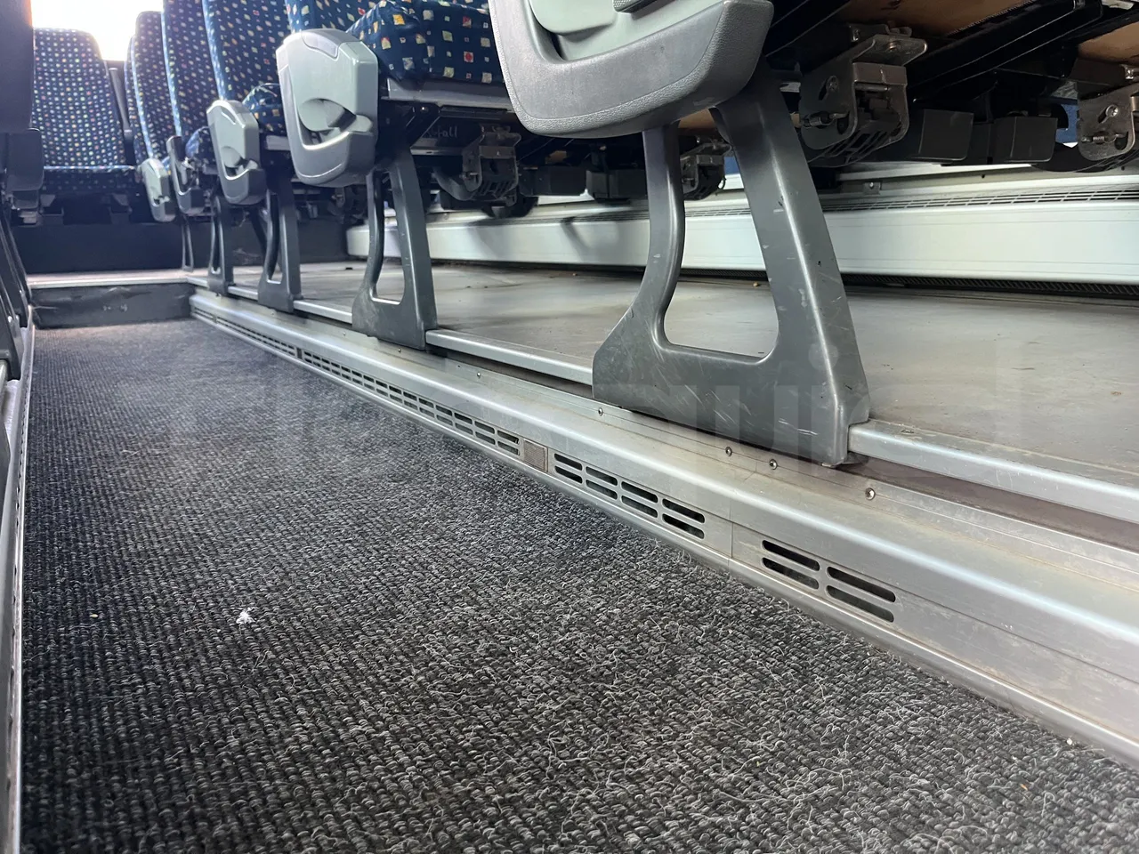Setra S415 - Table