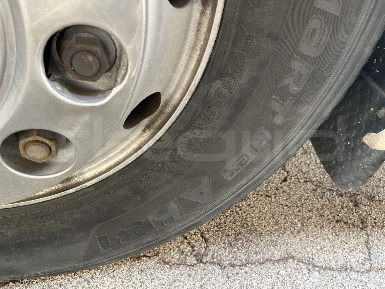 Setra S415 - Third Axle Left Side: Tyre Size