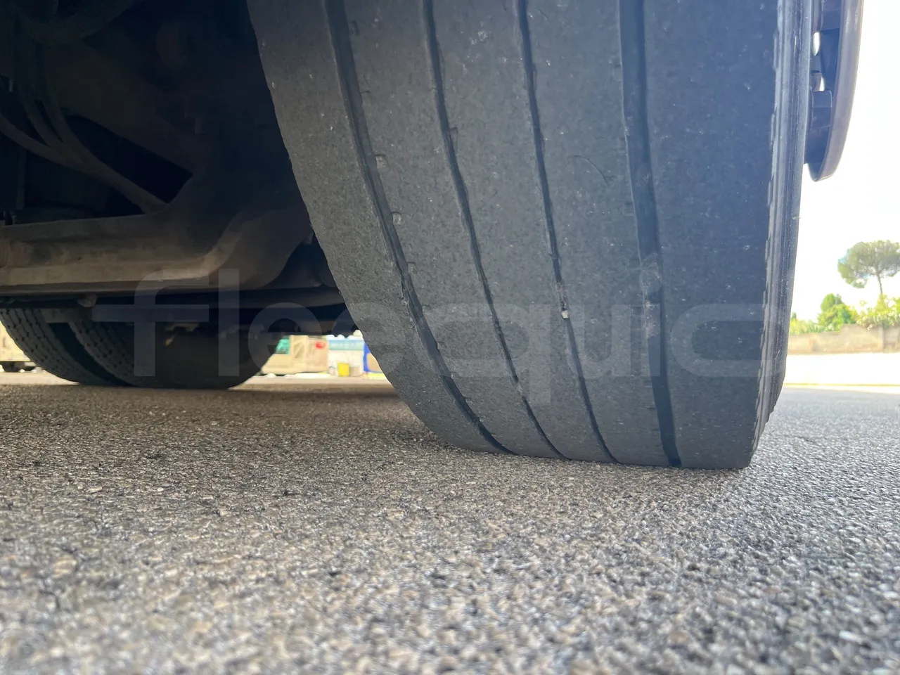 Setra S415 - Third Axle Left Side: Tyre Tread