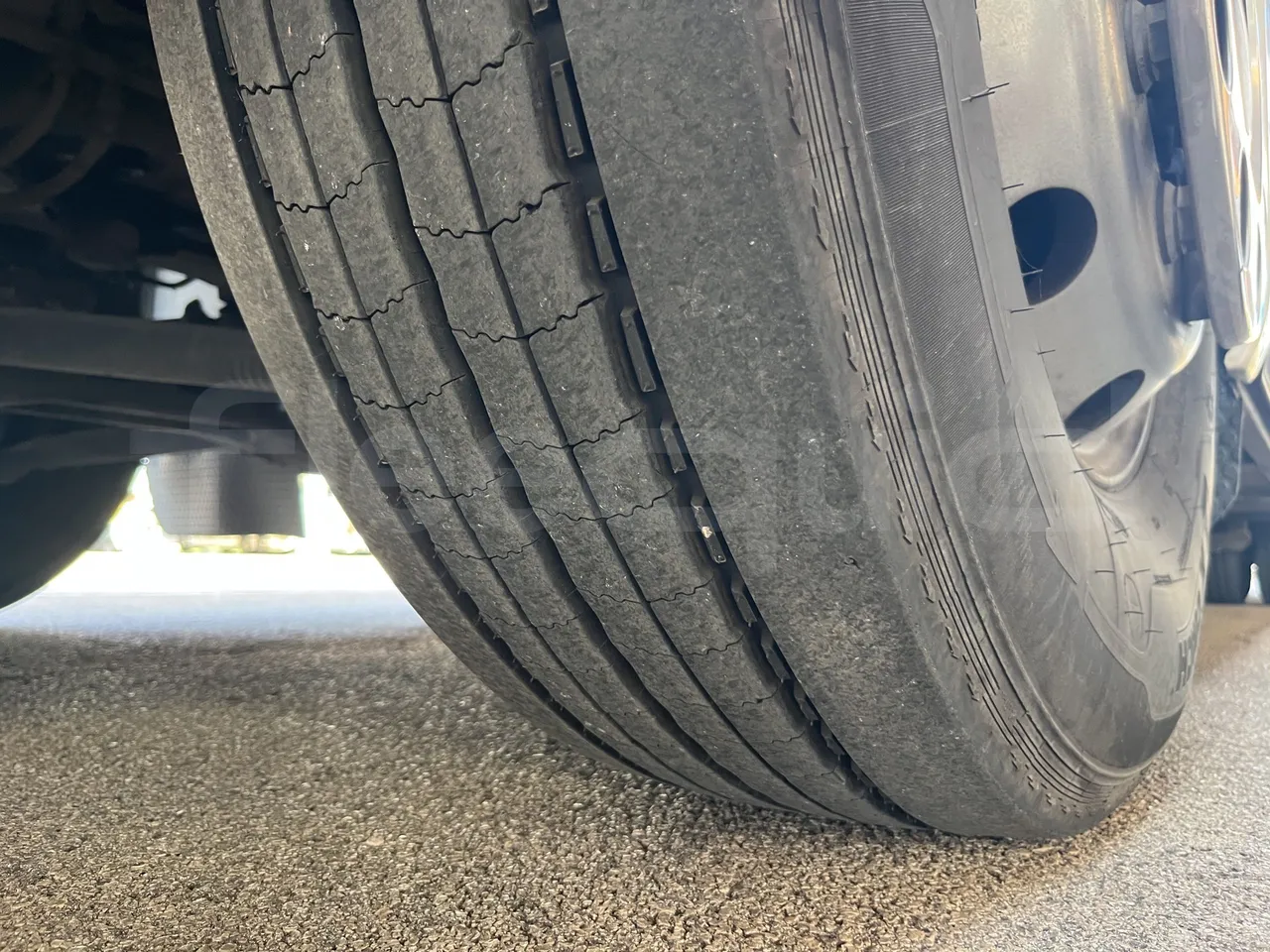 Setra S415 - First Axle Left Side: Tyre Tread