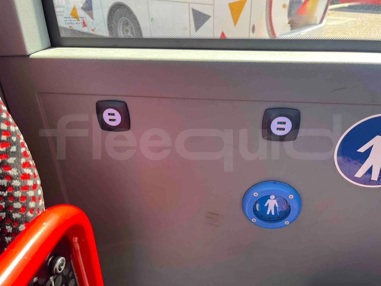Mercedes-Benz Citaro - usb charging detail