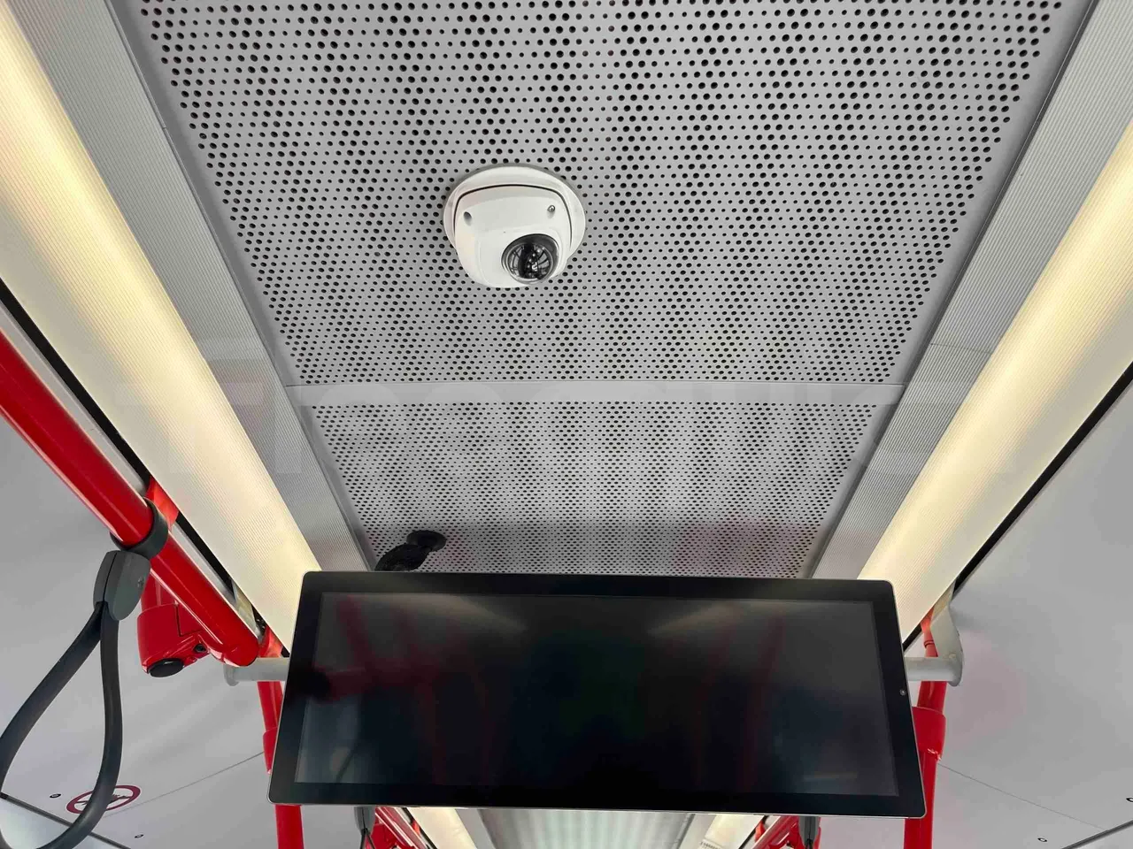 Mercedes-Benz Citaro - roof hatch 1