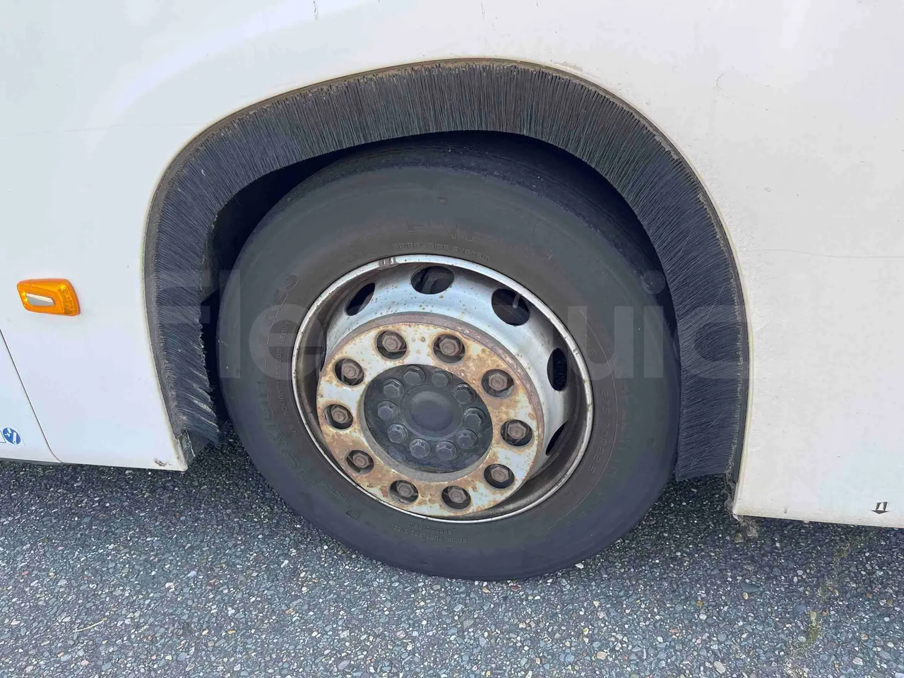 Mercedes-Benz Citaro - tread condition front tires left