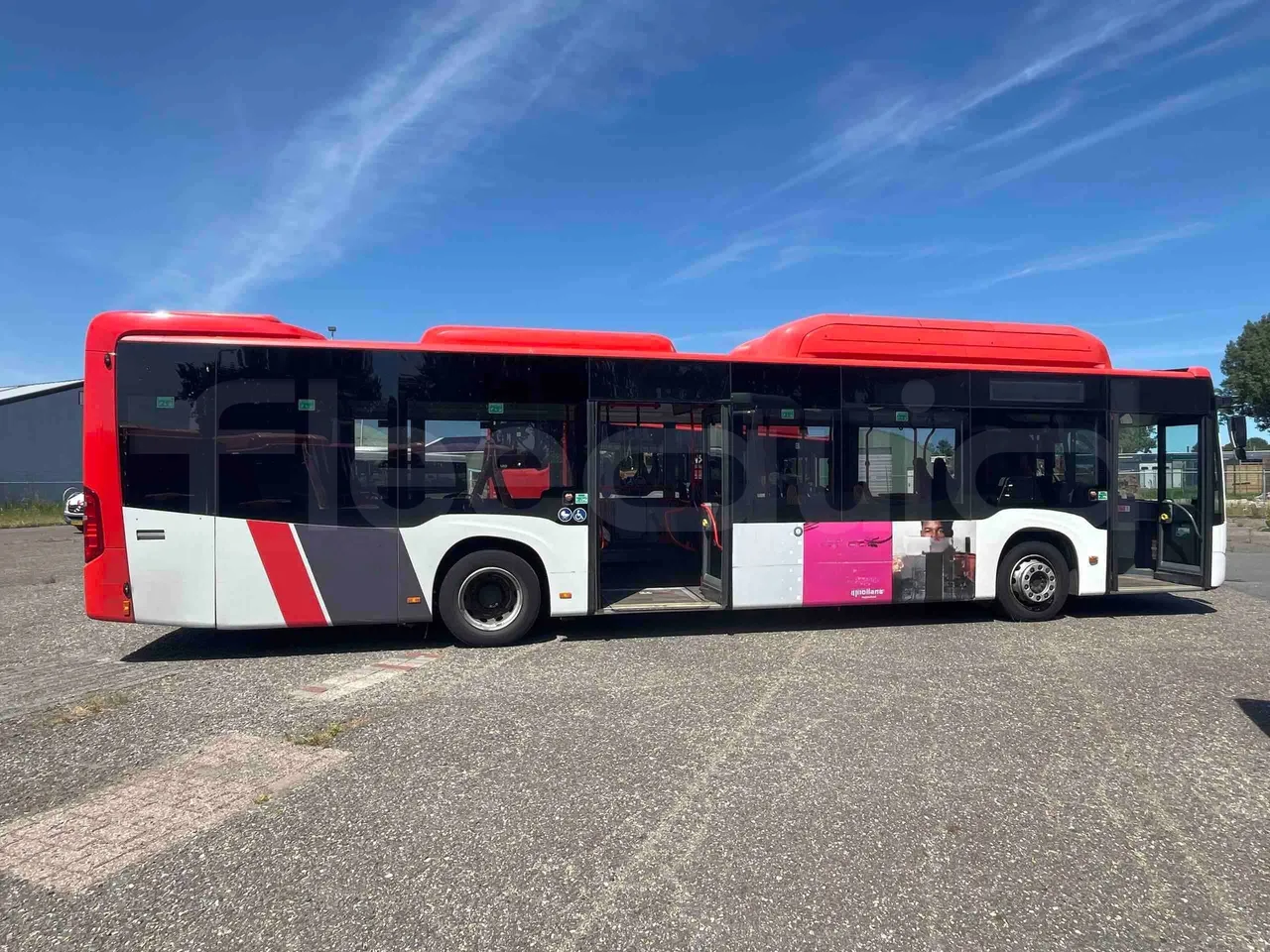 Mercedes-Benz Citaro - right side doors open