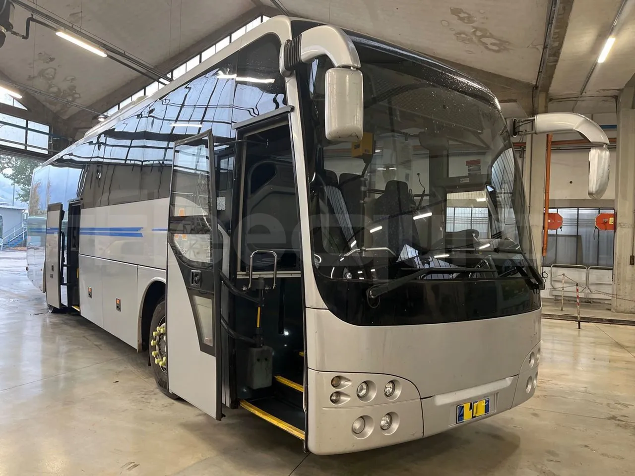 Temsa Safari RD RAT153 - EUR5 - 266kW - 12.200m - 3/4 right front doors open