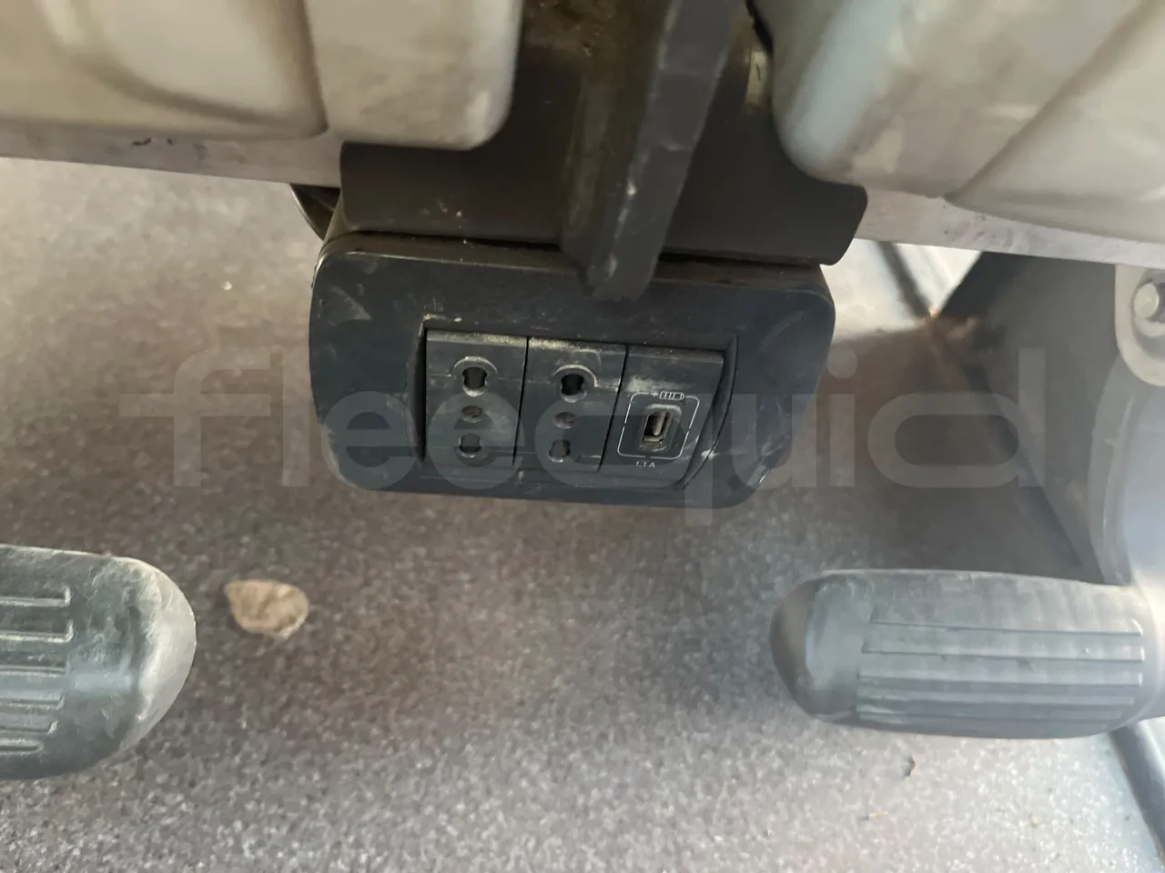 Vdl FUTURA FHD2 501E1 - Euro 6 - 320 kW - 12.875 mt - usb charging detail