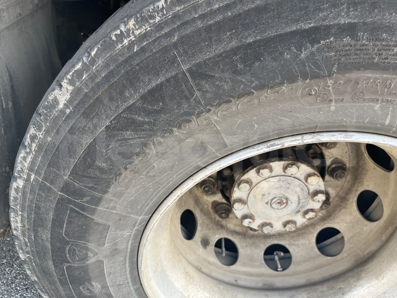 Vdl FUTURA FHD2 501E1 - Euro 6 - 320 kW - 12.875 mt - tread condition front tires right