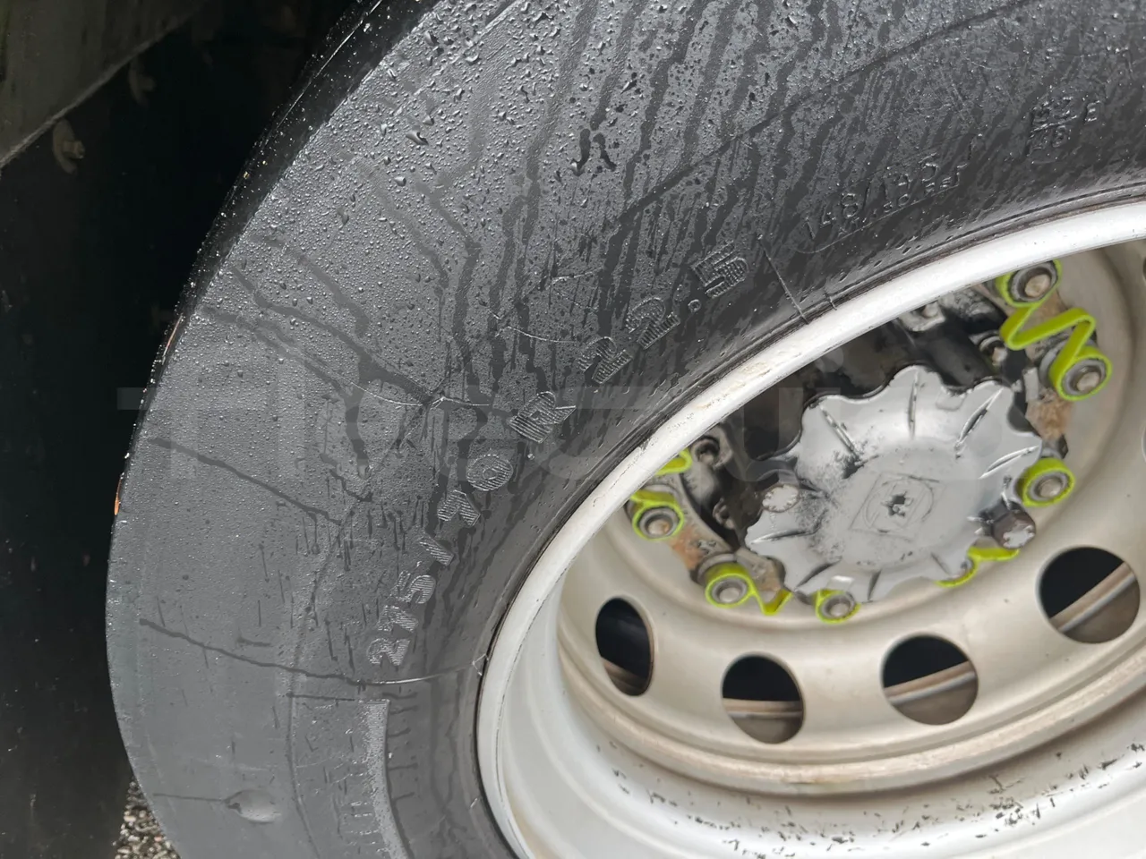 Mercedes-Benz Citaro G 0530 - EUR5 - 260kW - 17.94m - tread condition front tires left