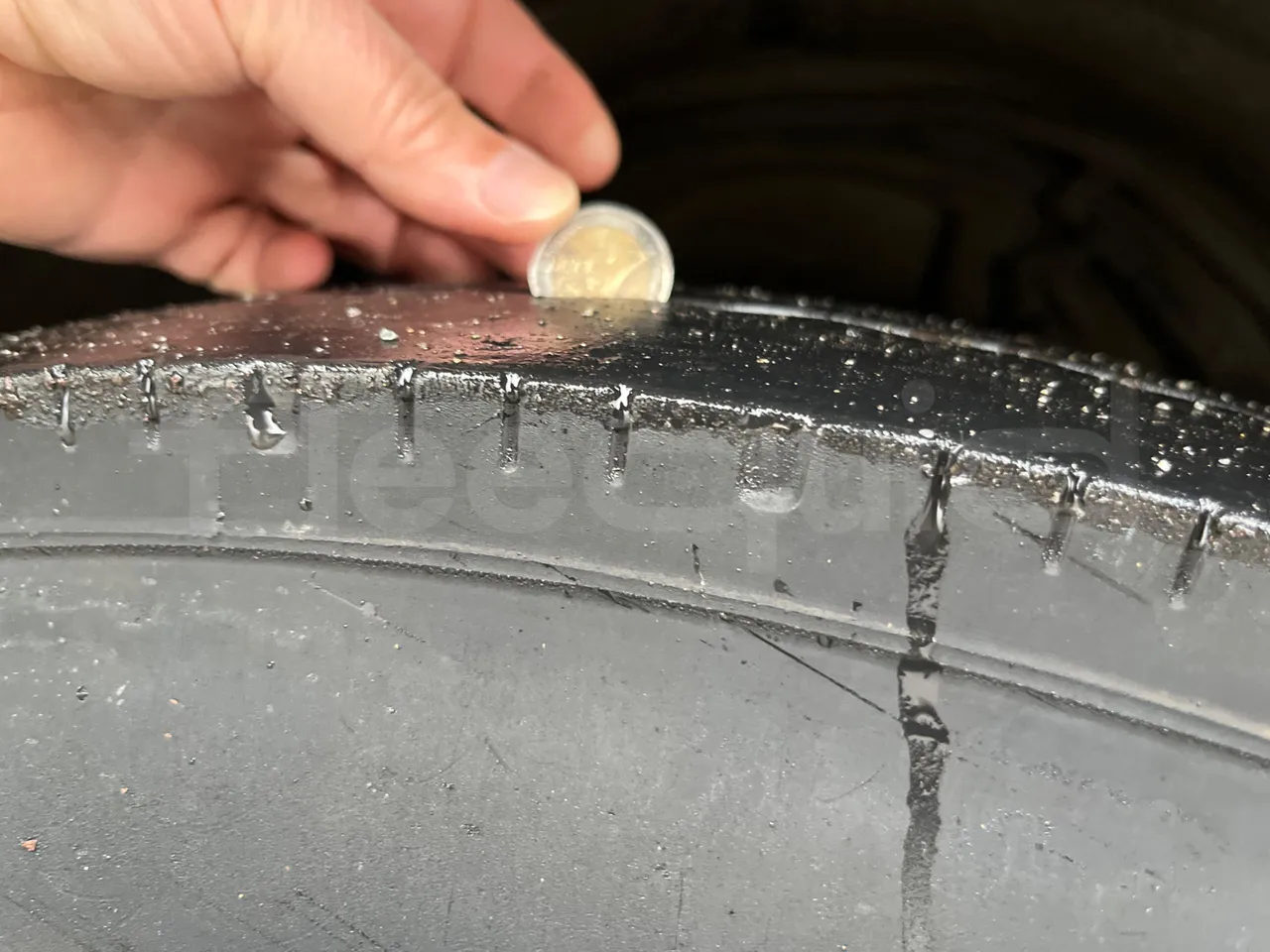 Mercedes-Benz Citaro G 0530 - EUR5 - 260kW - 17.94m - tread condition second axle tires right