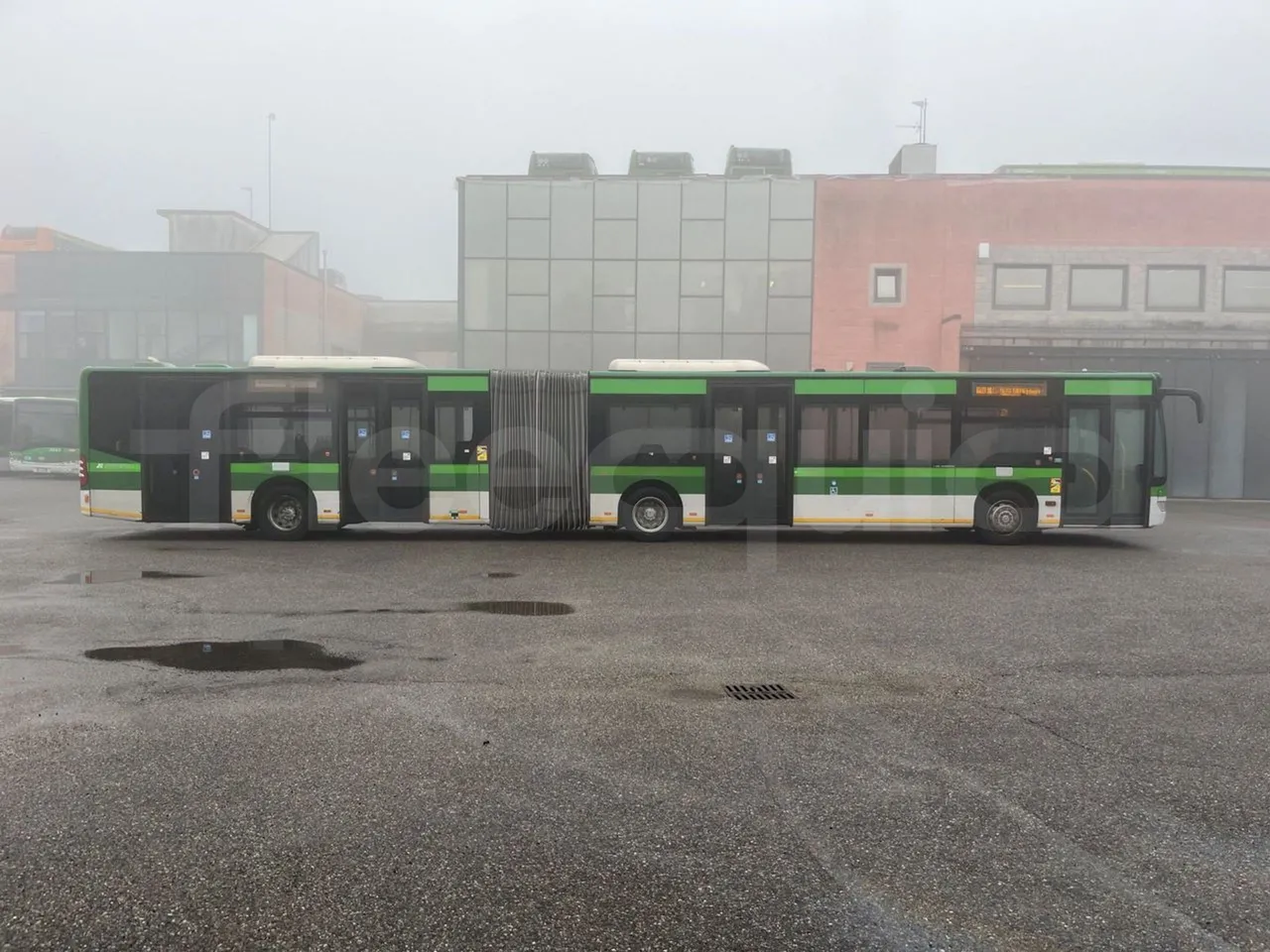 Mercedes-Benz Citaro G 0530 - EUR5 - 260kW - 17.94m - right side doors closed