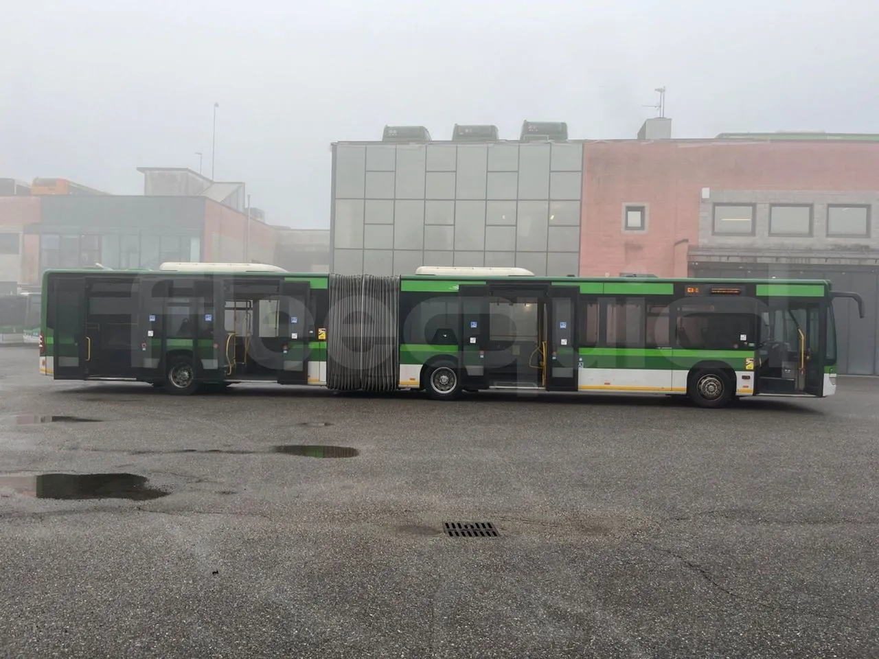 Mercedes-Benz Citaro G 0530 - EUR5 - 260kW - 17.94m - right side doors open