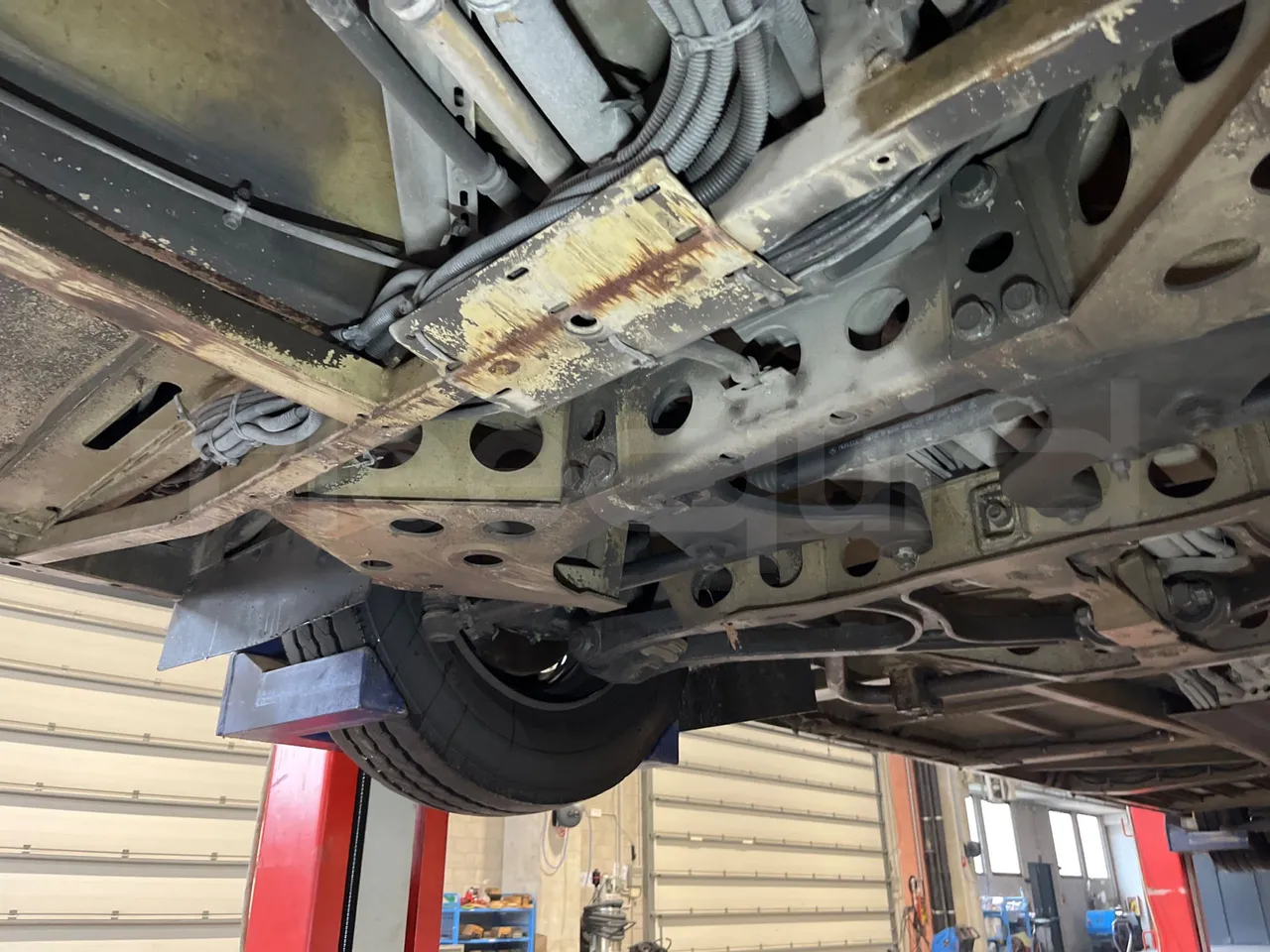 Mercedes-Benz Citaro G 0530 - EUR5 - 260kW - 17.94m - front axle right side
