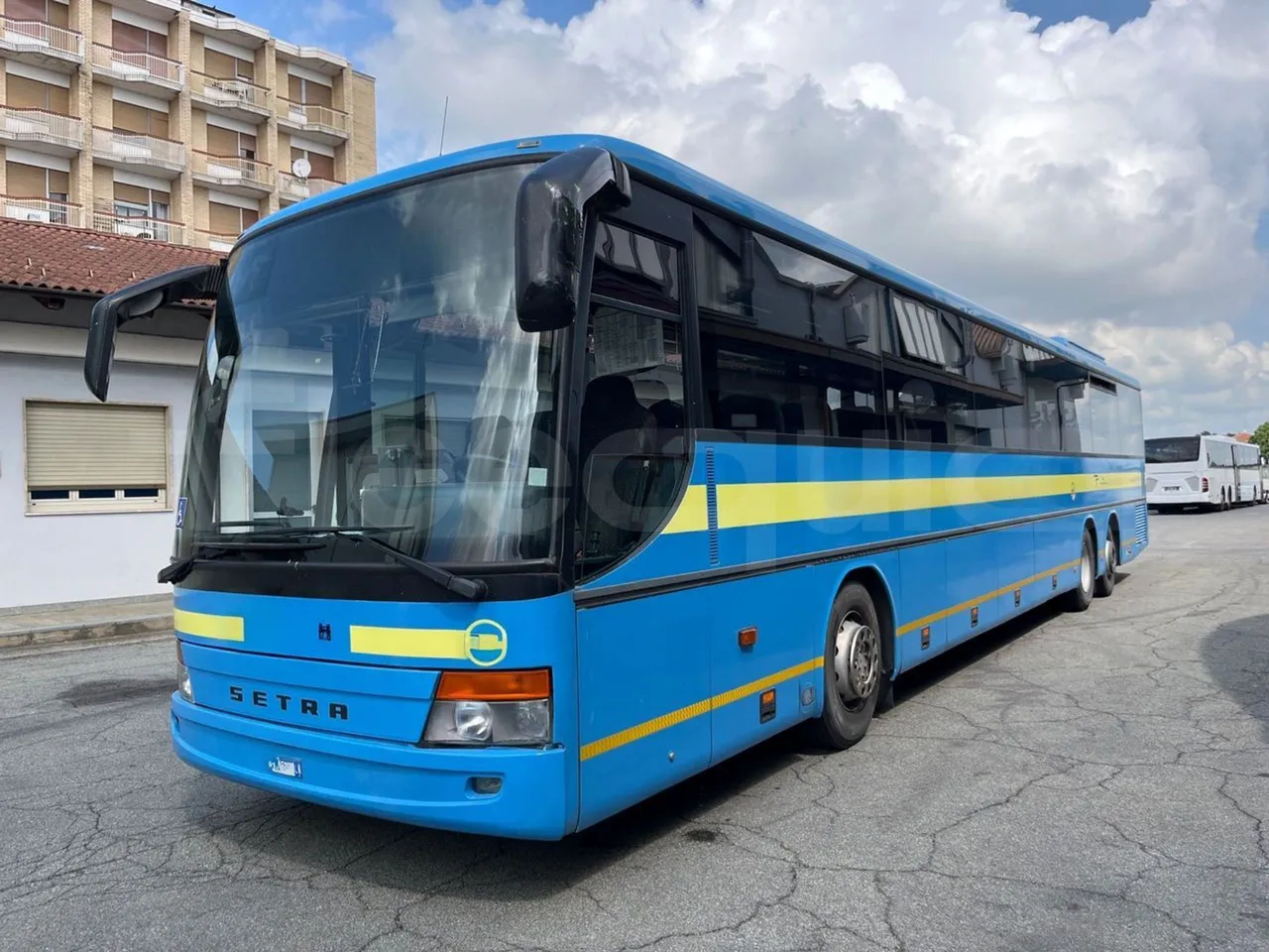 Setra S319 - 3/4 Front Left Side