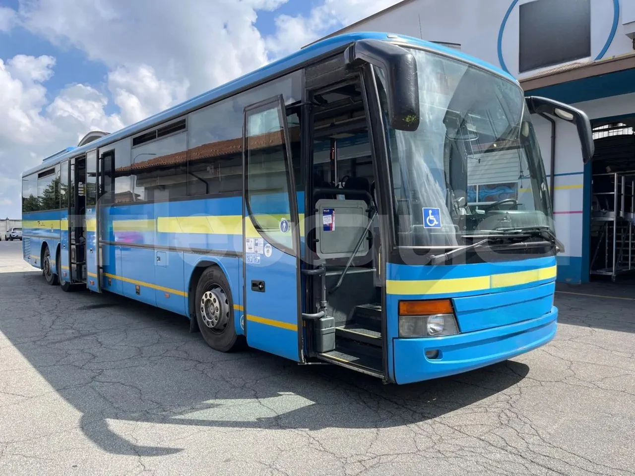 Setra S319 - 3/4 Rear Left Side