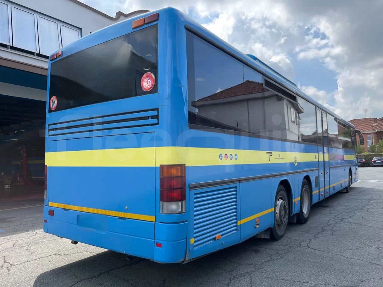 Setra S319 - 3/4 Rear Right Side