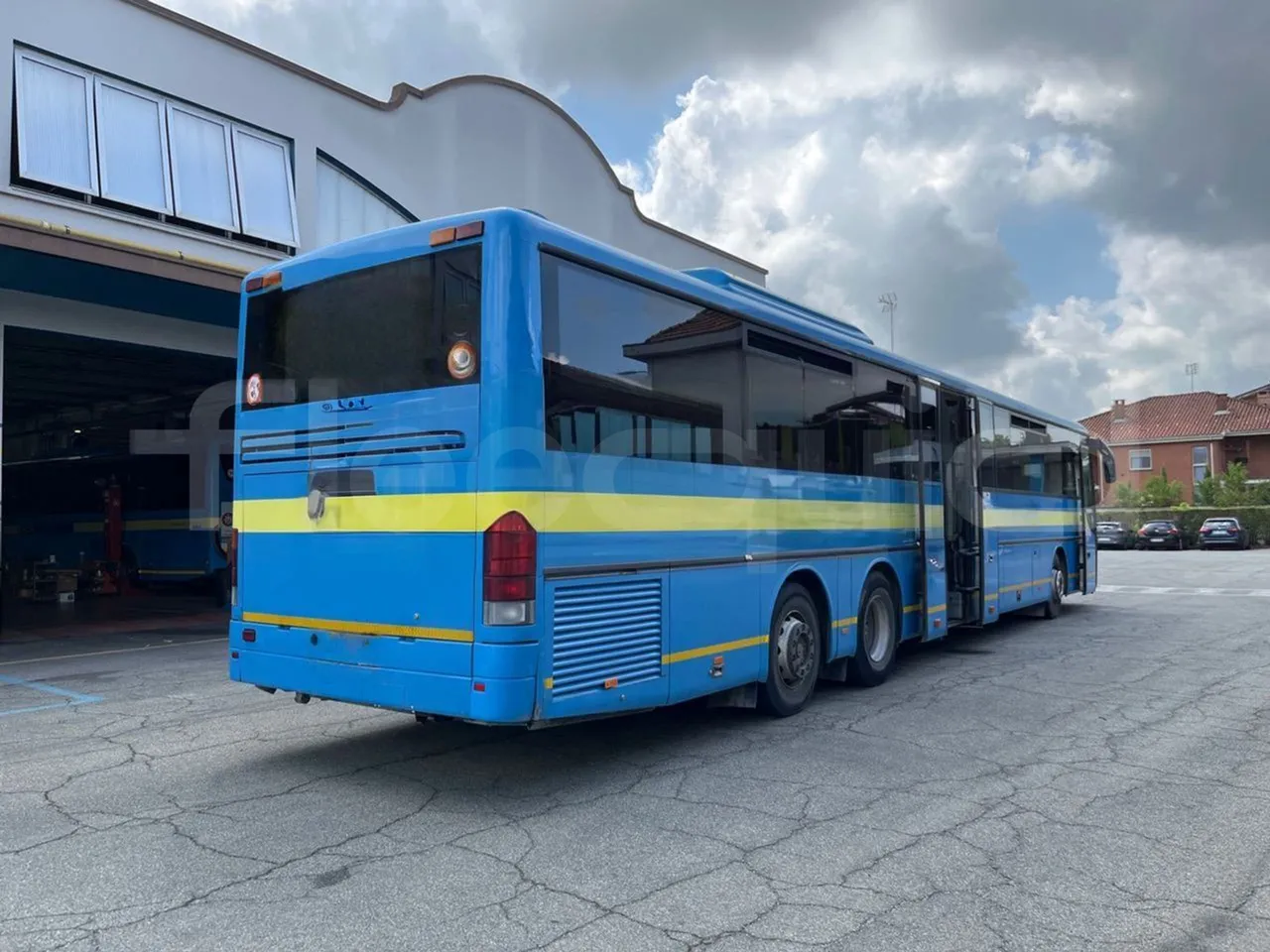 Setra S319 - 3/4 Rear Right Side Doors Open