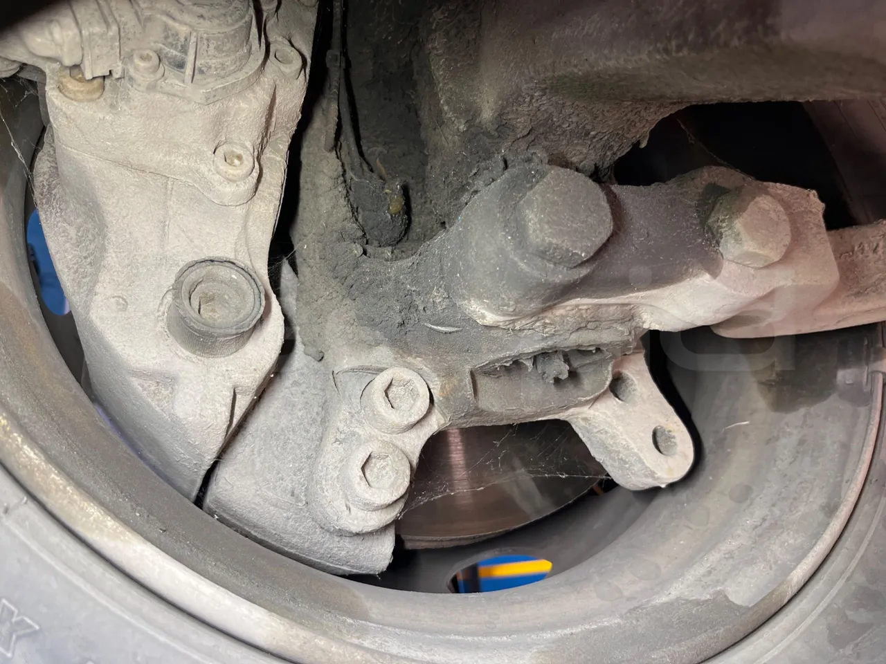 Setra S319 - Third Axle Discs Left Side