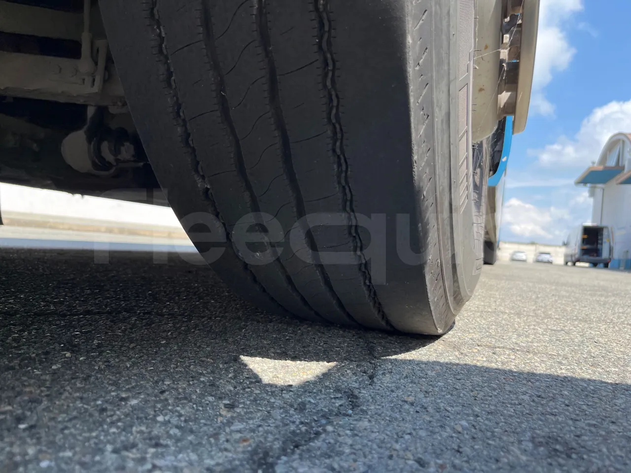 Setra S319 - Second Axle Left Side: Tyre Thickness