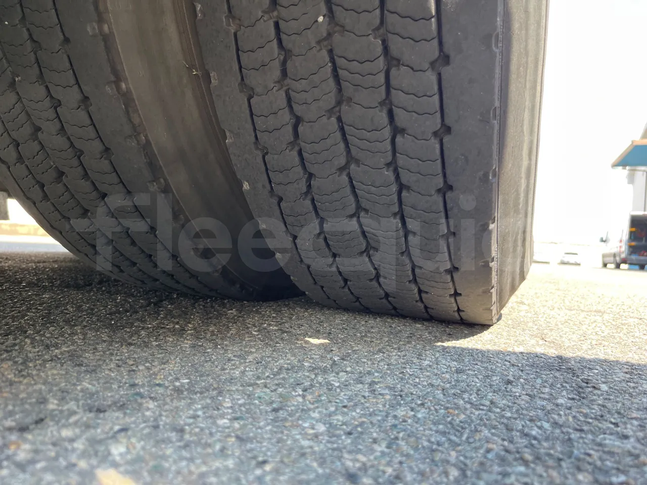 Setra S319 - Third Axle Left Side: Complete Wheel
