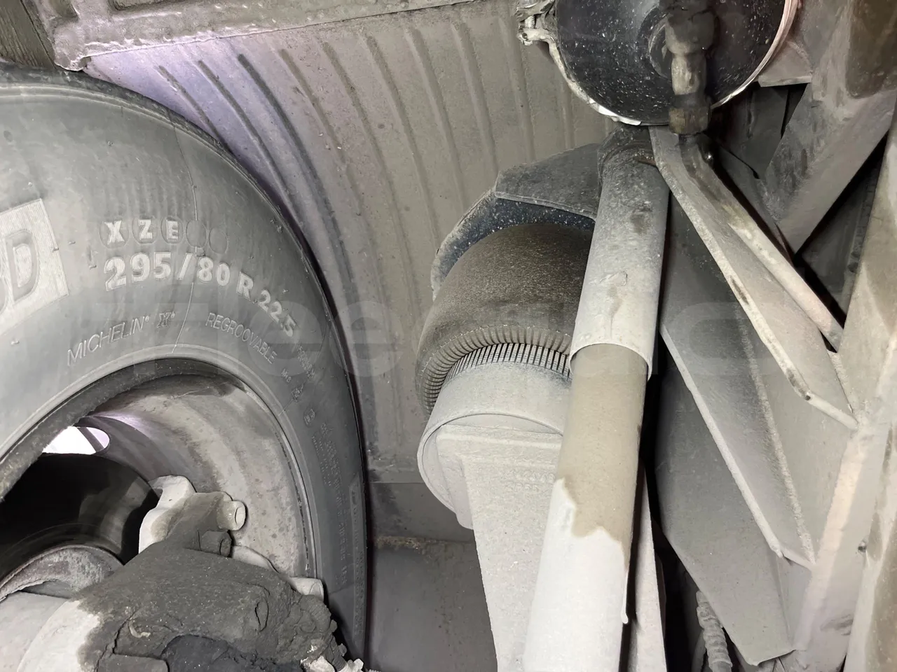 Setra S319 - Third Axle First Air Springs Right Side