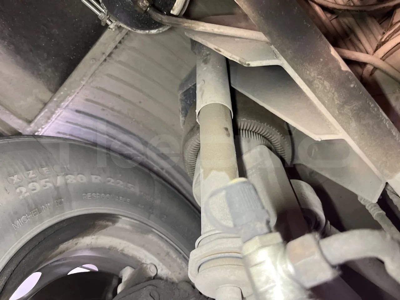 Setra S319 - Third Axle First Shock Absorbers Right Side