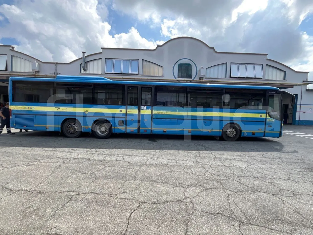 Setra S319 - Right Side