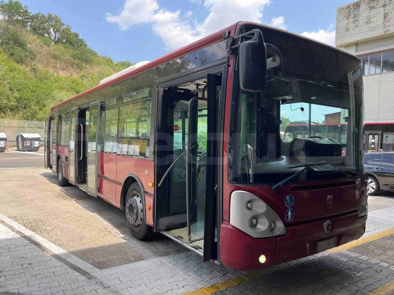 Iveco Citelis - 3/4 right front doors open