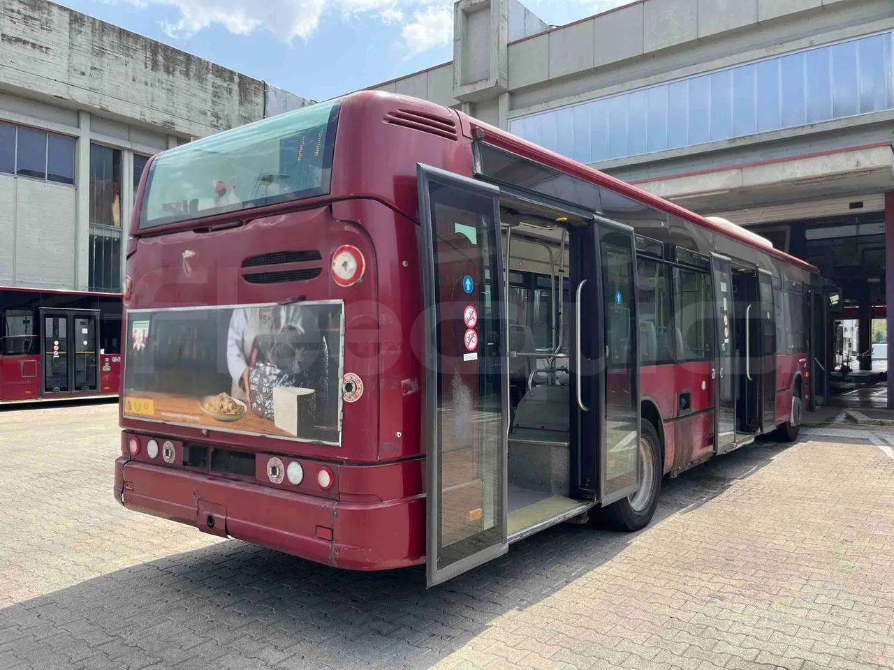 Iveco Citelis - 3/4 right rear doors open