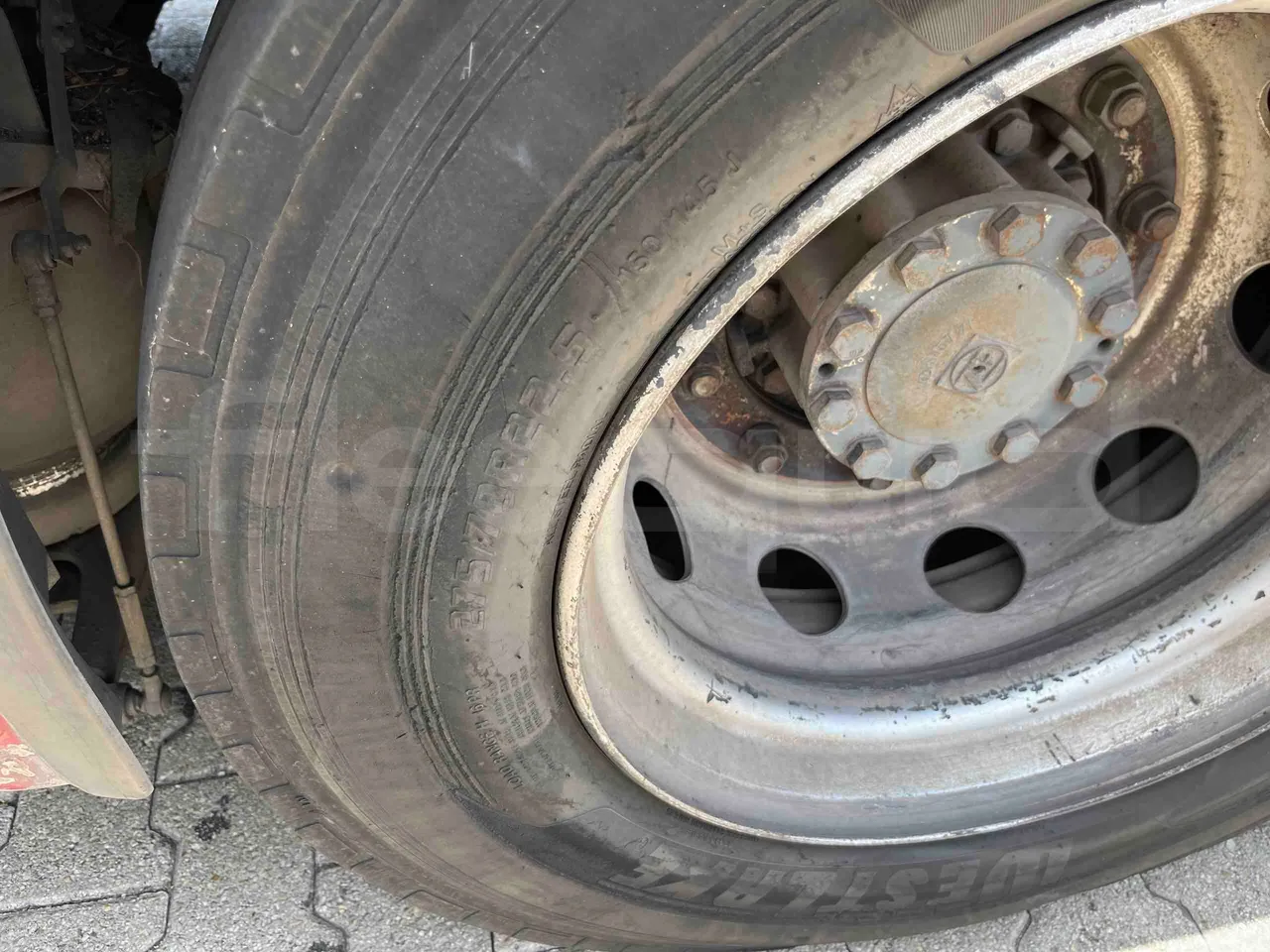 Iveco Citelis - tread condition front tires left