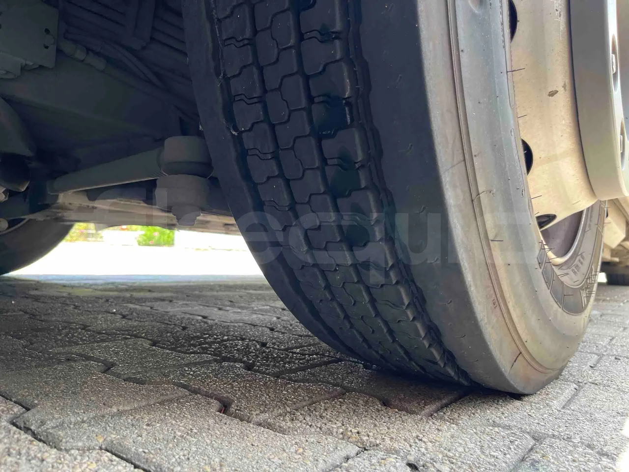 Iveco Citelis - rear left tire photo