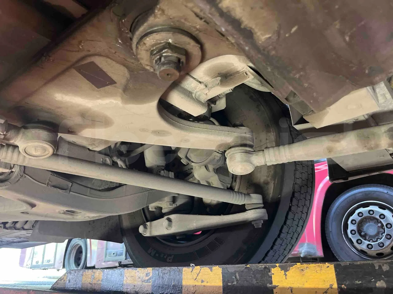 Iveco Citelis - front axle left side
