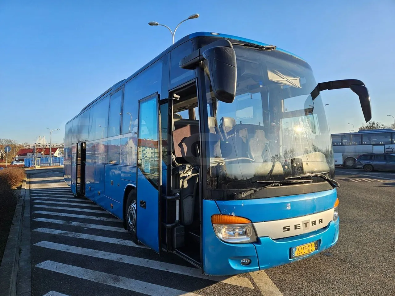 Setra S416 GT-HD - EUR4 - 315kW - 13.02m - 3/4 right front doors open