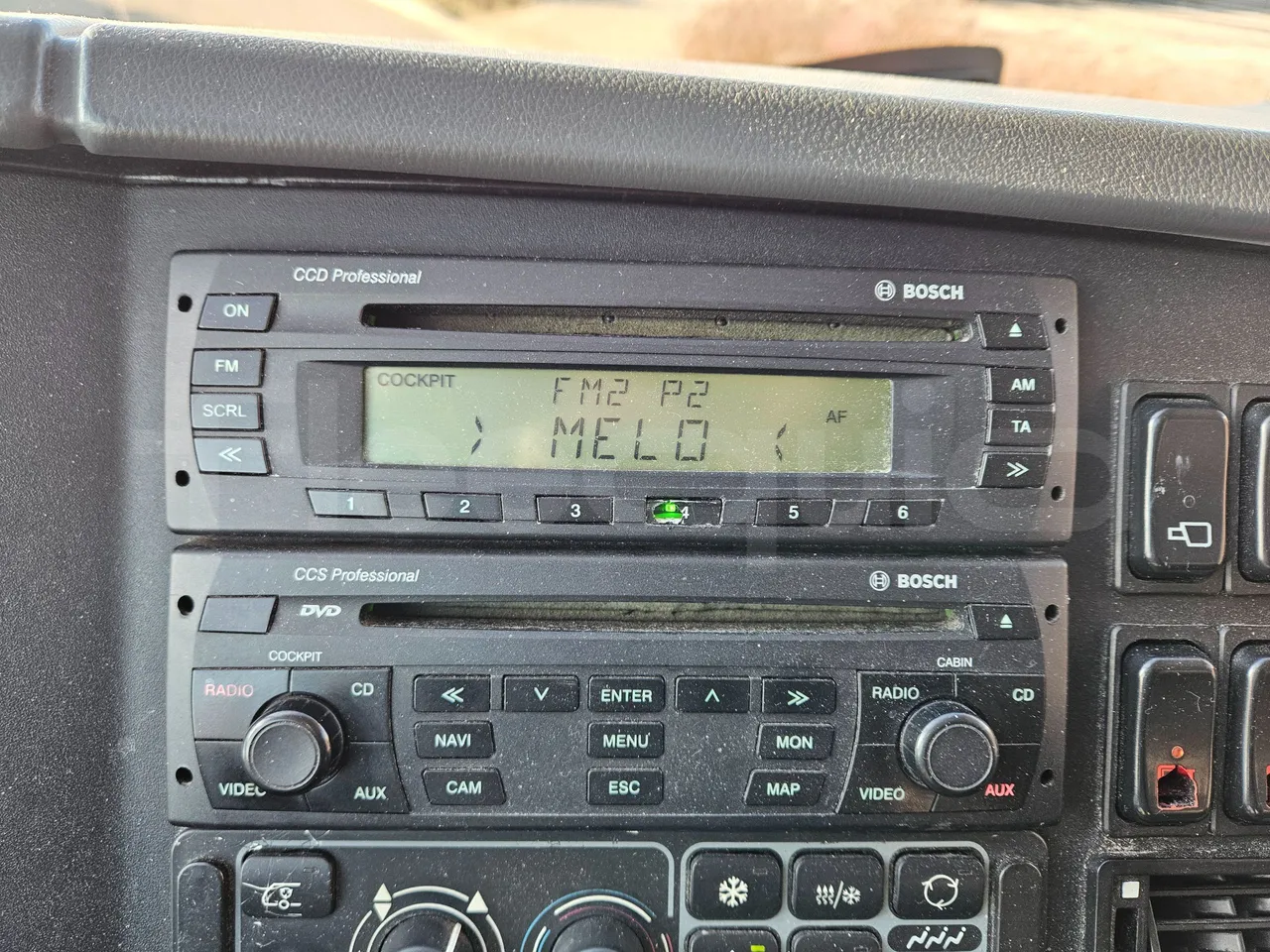 Setra S416 GT-HD - EUR4 - 315kW - 13.02m - radio accessories photo