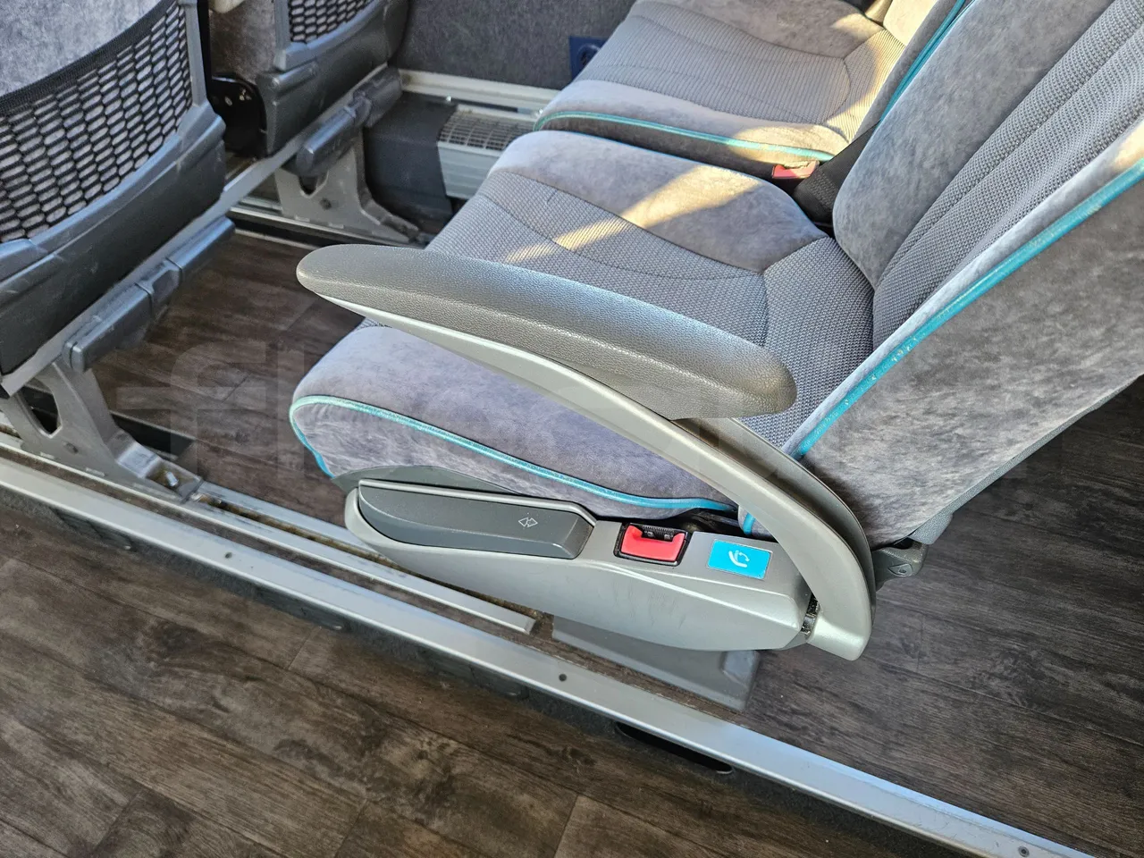 Setra S416 GT-HD - EUR4 - 315kW - 13.02m - armrest detail photo