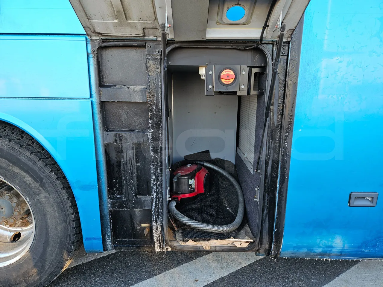 Setra S416 GT-HD - EUR4 - 315kW - 13.02m - external compartments photo