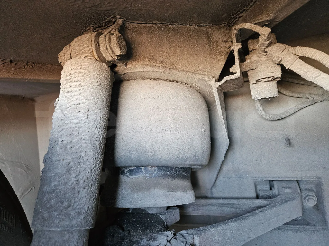 Setra S416 GT-HD - EUR4 - 315kW - 13.02m - front air springs right